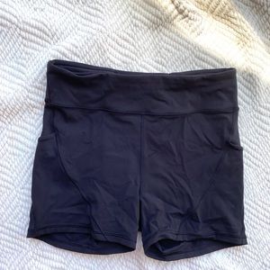 lululemon shorts with pockets